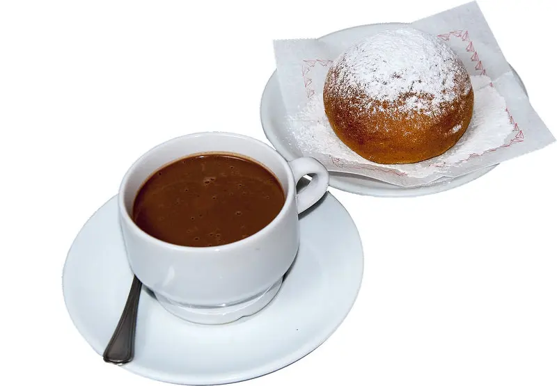 Hot chocolate and coca de patata